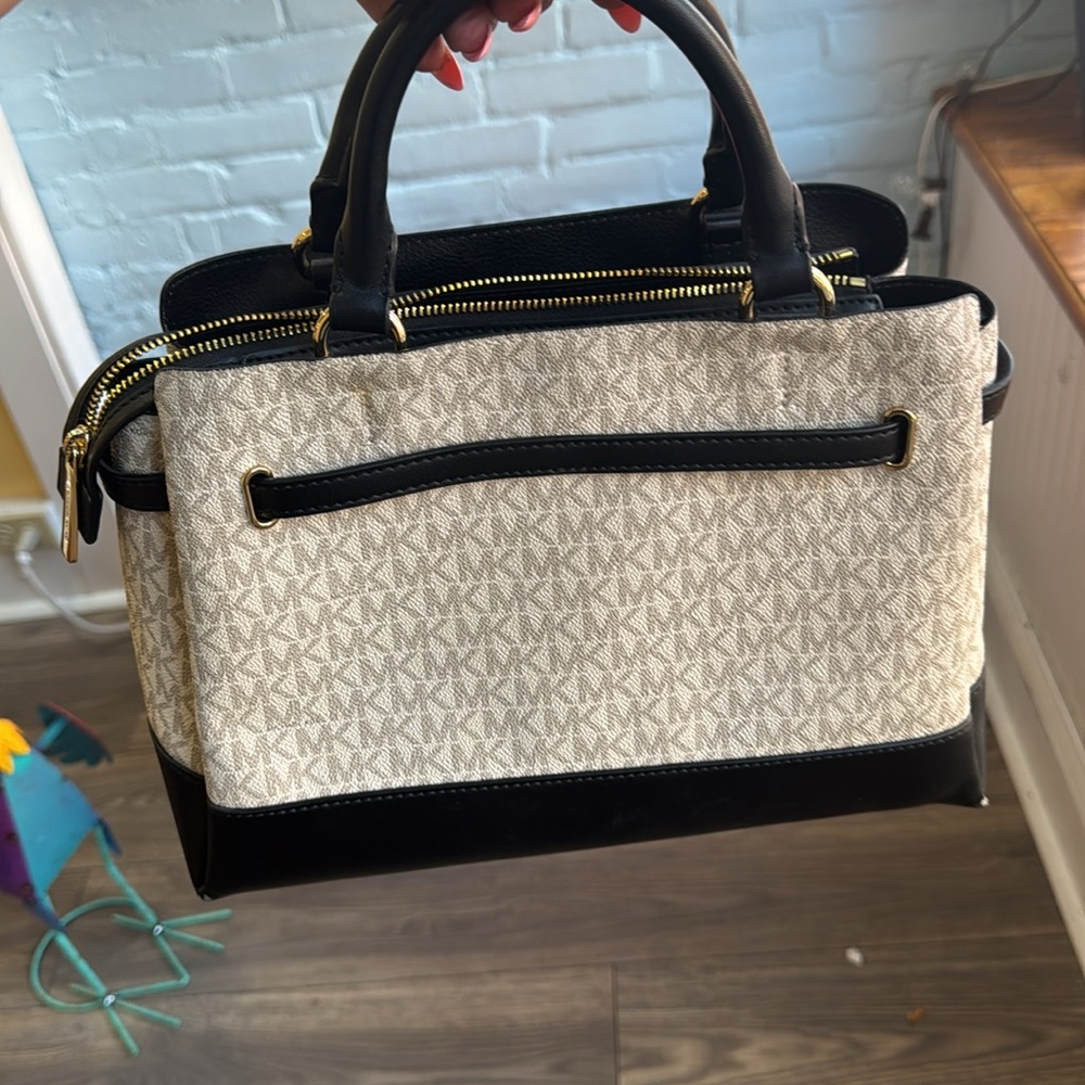 Michael Kors Reed Large Vanilla Black Satchel - Picture 5 of 9